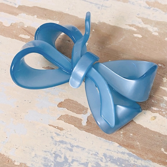Vintage Iridescent Pale Blue Bow Brooch - Picture 4 of 7